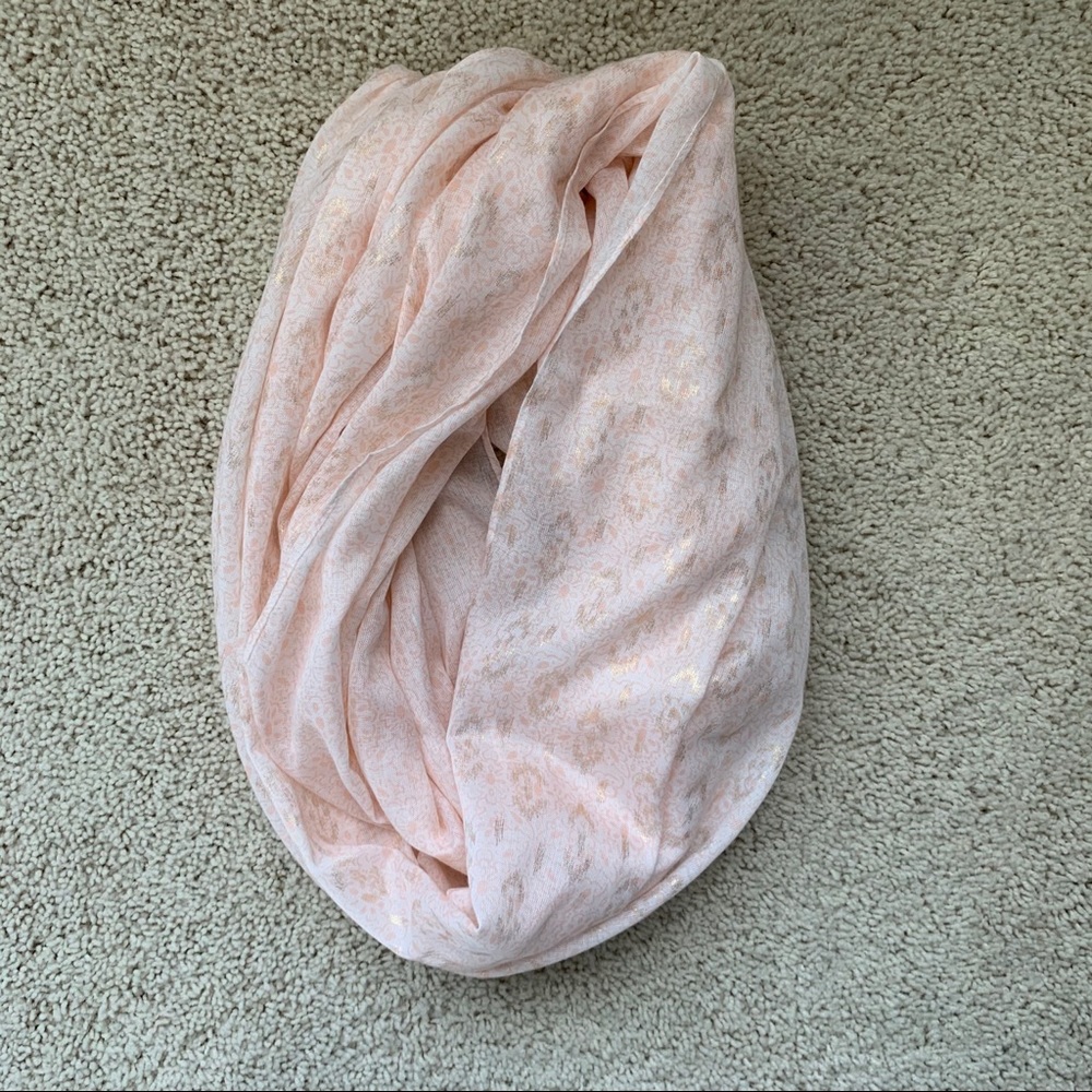 🛍2/$10: Light Pink Gold Scarf - Picture 2 of 3